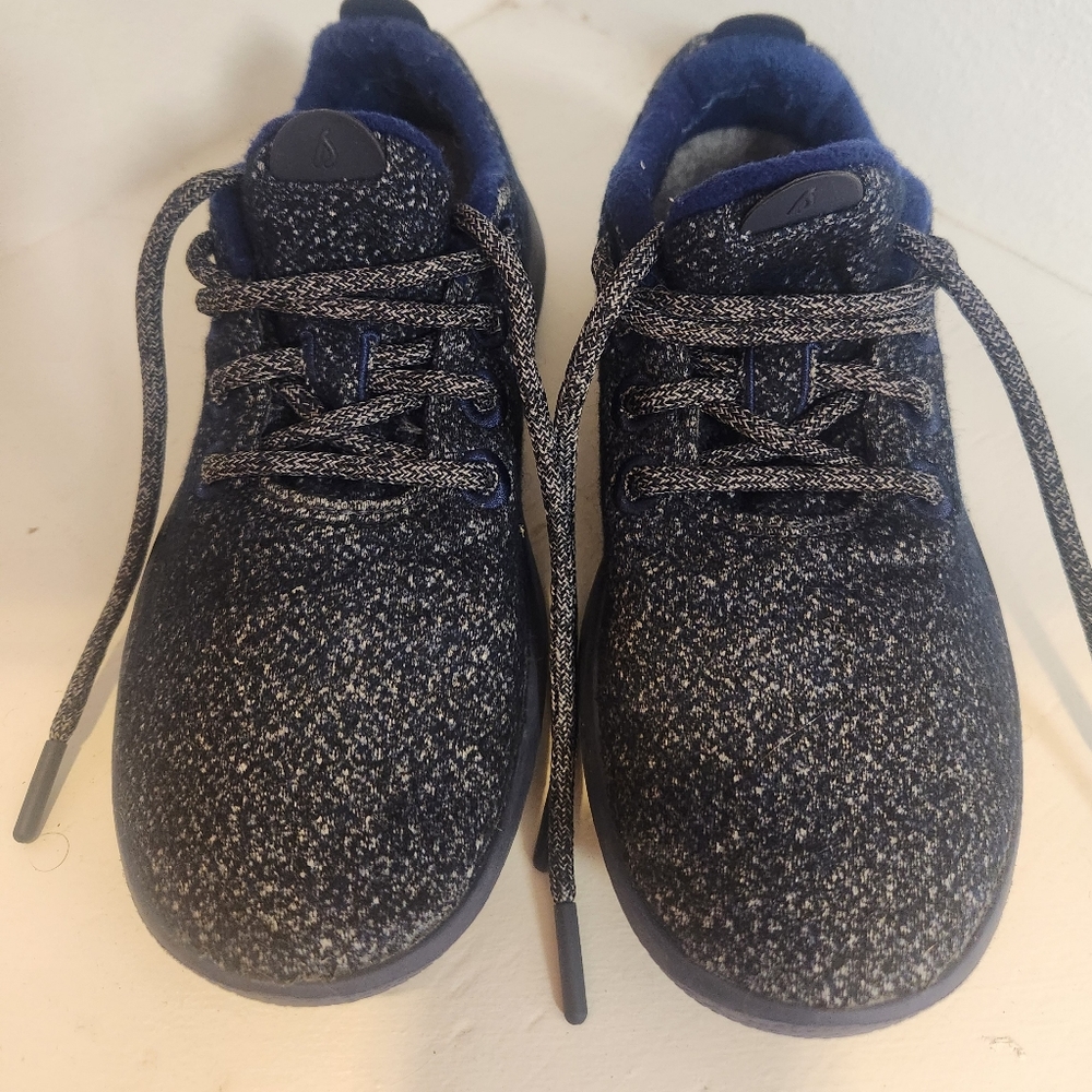 Good condition Womens Allbird Mizzle Wool Runner size 7- Black with Black sole